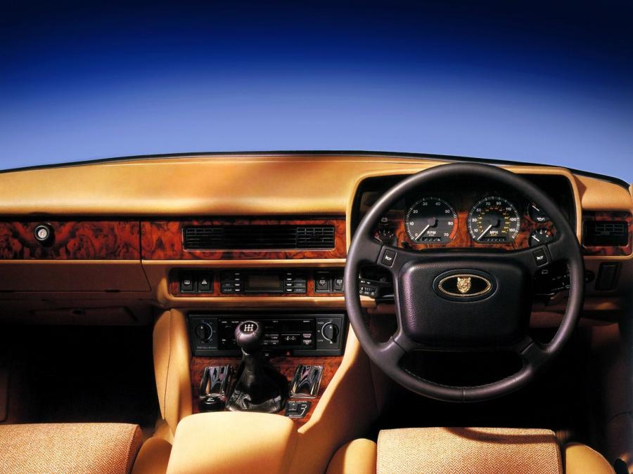  Jaguar XJ-S 1975 года  (UK) (фото 2 из 5)